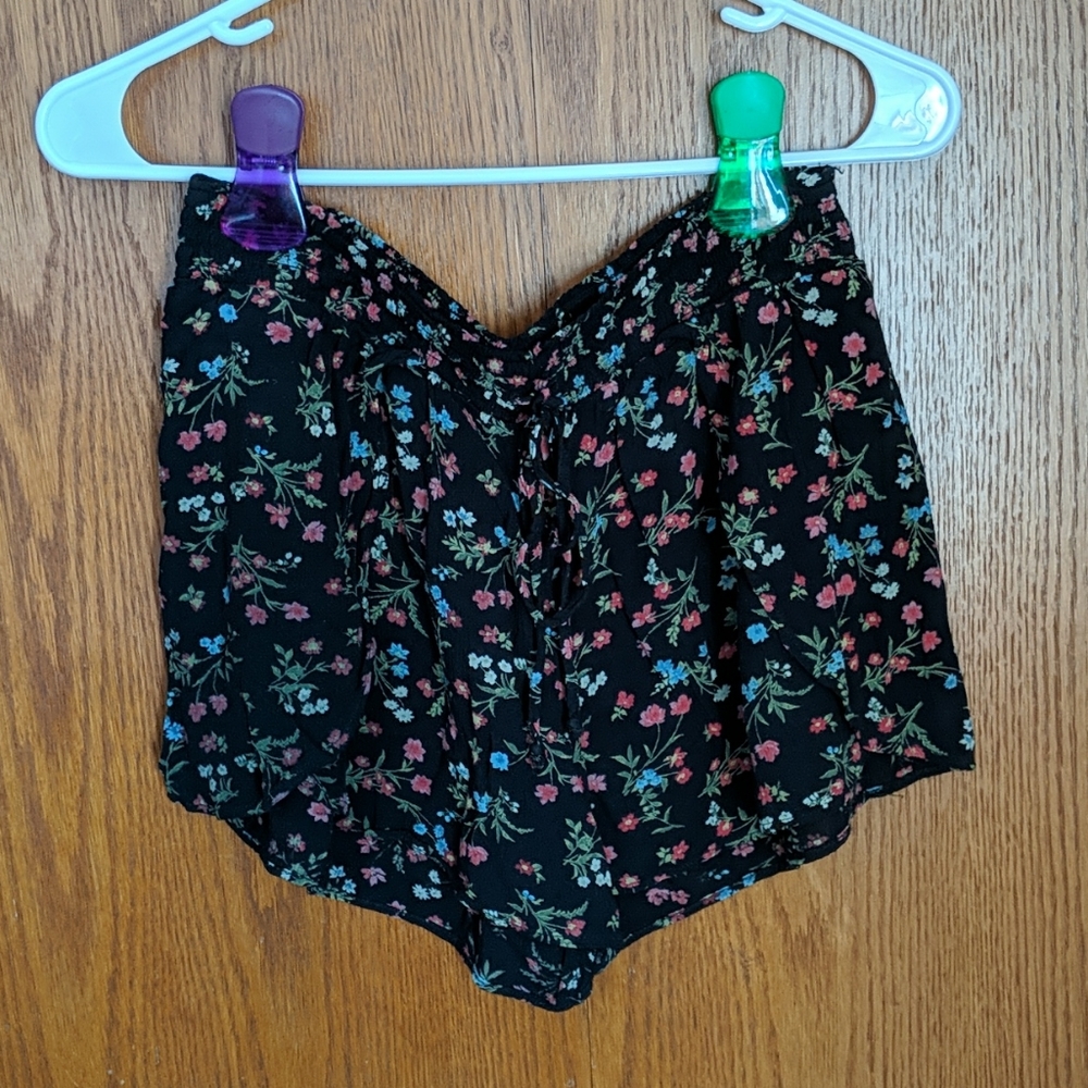 American Eagle Dolphin Hem Soft Shorts
